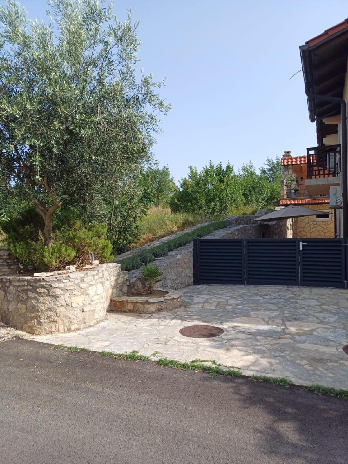 Ambiente Apartment Jasenice  Luaran gambar